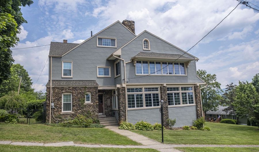 3230 W Chestnut Ave, Altoona, PA 16601 - 4 Beds, 3 Bath