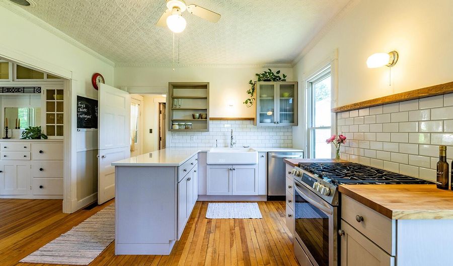 21 Elm St, Belfast, ME 04915 - 3 Beds, 2 Bath