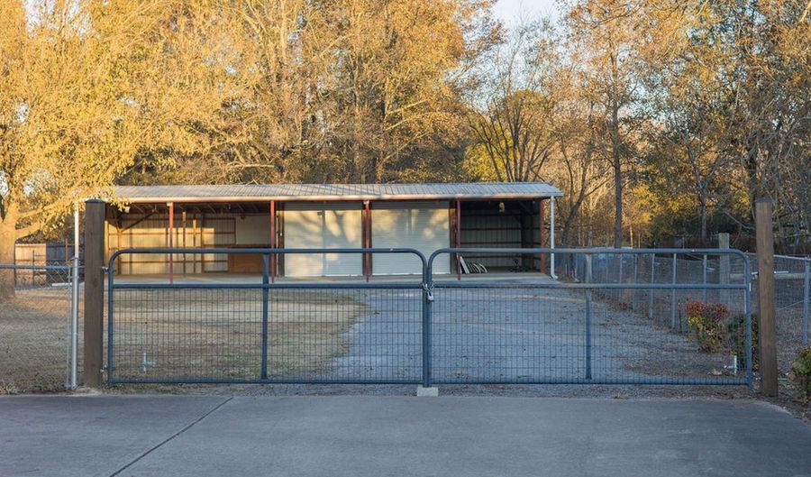 421 S Main St, Arab, AL 35016 - 3 Beds, 2 Bath