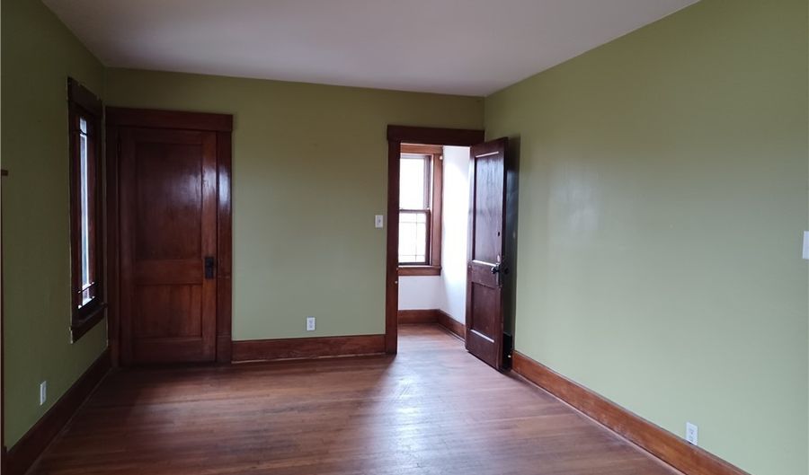 14 E Evergreen Ave, Youngstown, OH 44507 - 2 Beds, 1 Bath
