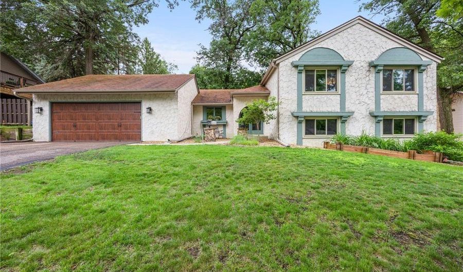 8119 Lower 129th Ct, Apple Valley, MN 55124 - 3 Beds, 4 Bath