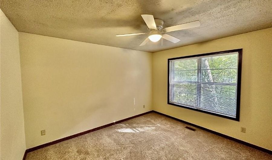 1506 Bella Vista Rd, Bentonville, AR 72712 - 2 Beds, 1 Bath