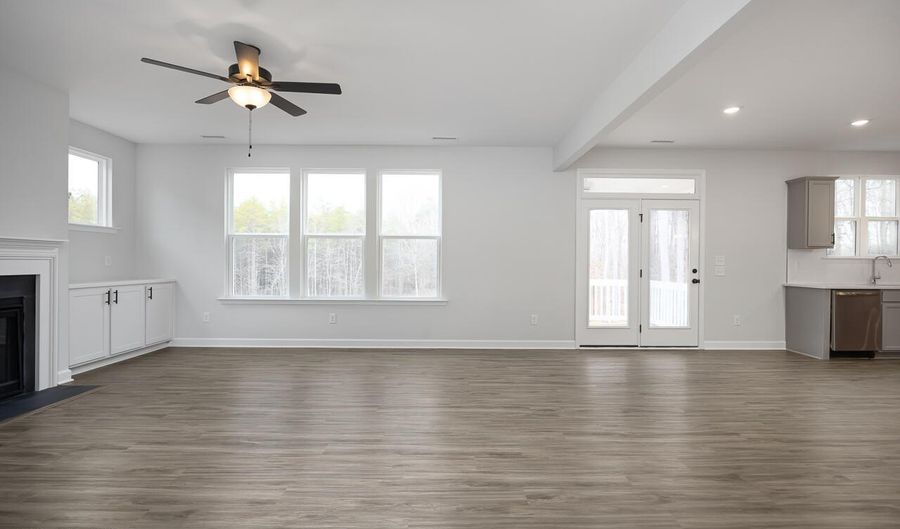 323 Queensferry Ln, Aberdeen, NC 28315 - 4 Beds, 4 Bath