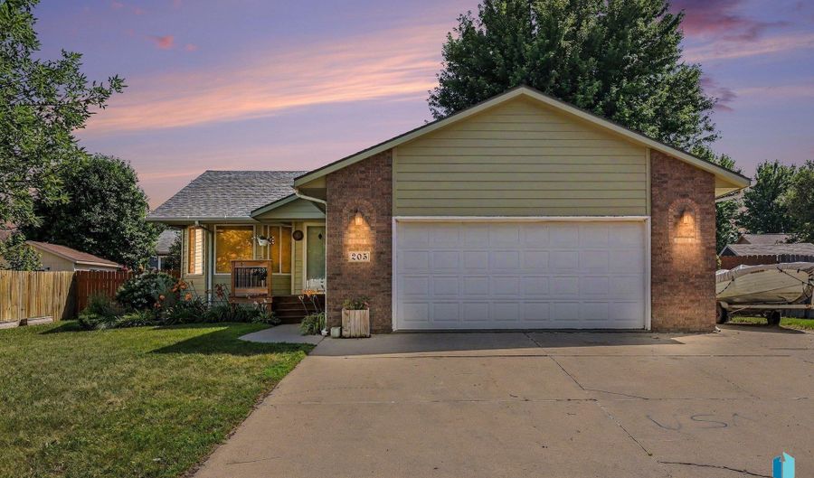 205 W Hackberry St, Brandon, SD 57005 - 5 Beds, 3 Bath