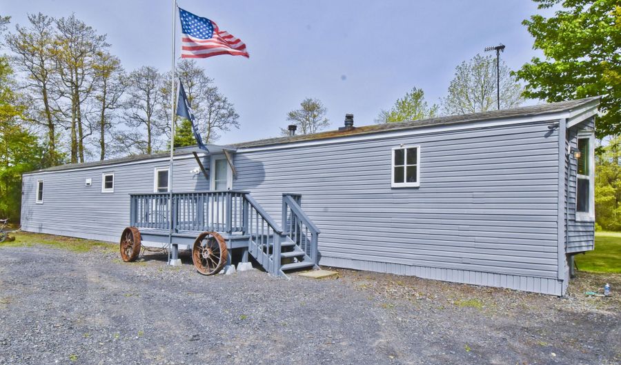 213 Blossom Ln, Blakeslee, PA 18610 - 3 Beds, 2 Bath