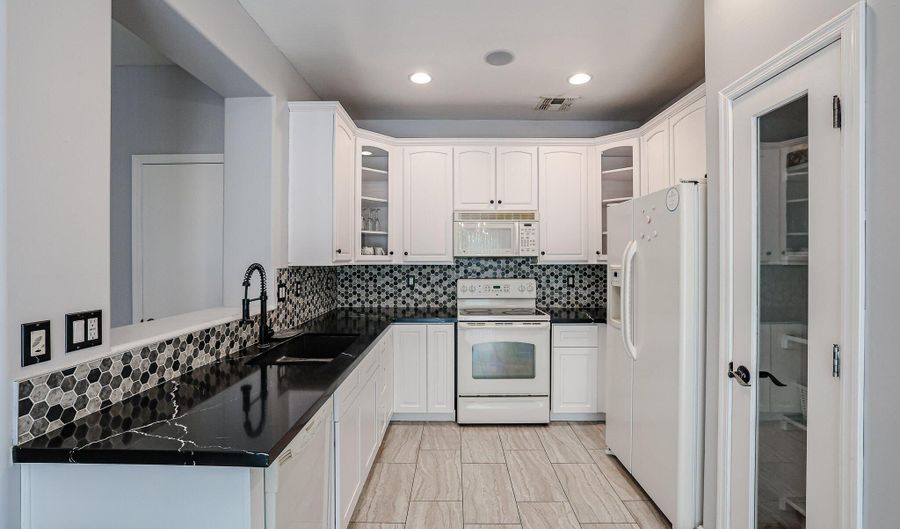813 E AGUA FRIA Ln, Avondale, AZ 85323 - 3 Beds, 3 Bath