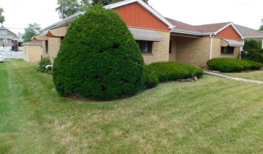 2722 Ridge Rd, Lansing, IL 60438 - 3 Beds, 2 Bath