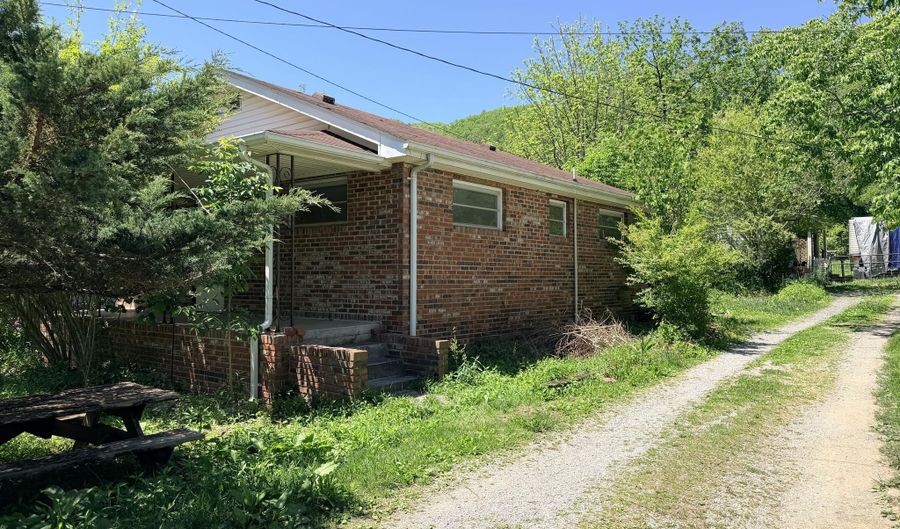 329 State Highway 522, Baxter, KY 40806 - 2 Beds, 1 Bath