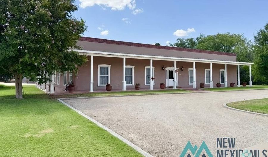 1531 La Vina Ct, Carlsbad, NM 88220 - 3 Beds, 2 Bath