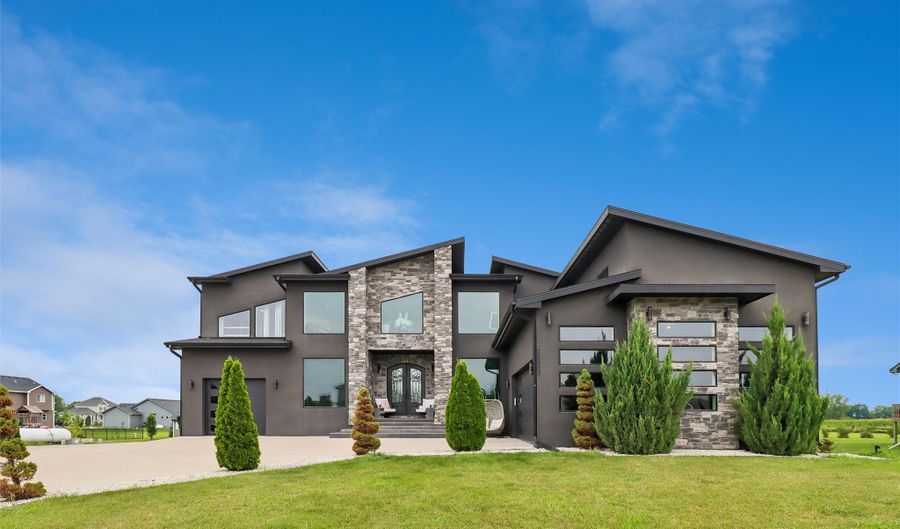 28803 Frost Ln, Adel, IA 50003 - 5 Beds, 4 Bath