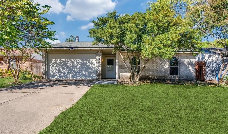 811 Sunny Slope Dr, Allen, TX 75002 - 3 Beds, 2 Bath