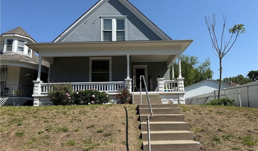 1121 Kansas Ave, Atchison, KS 66002 - 3 Beds, 2 Bath