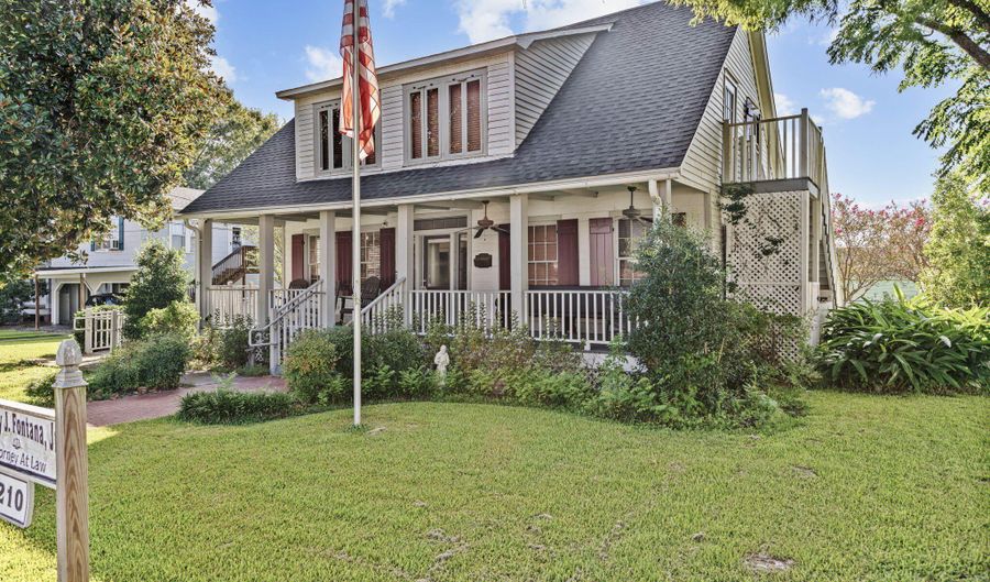 210 N Washington St, Abbeville, LA 70510 - 3 Beds, 3 Bath