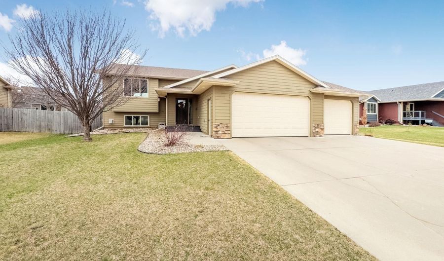 205 S Sunshine Ave, Brandon, SD 57005 - 4 Beds, 2 Bath
