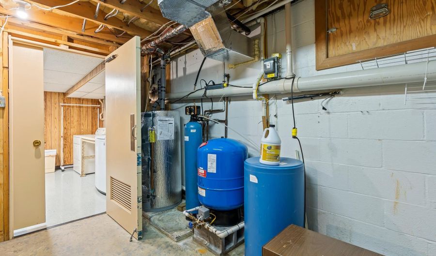 8003 MAPLEVILLE Rd, Boonsboro, MD 21713 - 3 Beds, 1 Bath