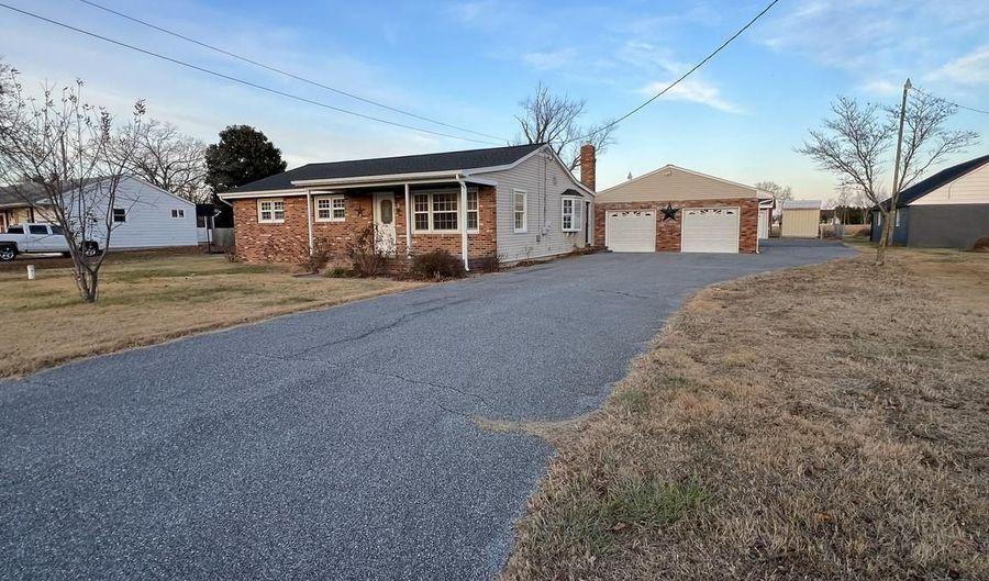 136 OLD AIRPORT Rd, Harrington, DE 19952 - 3 Beds, 1 Bath