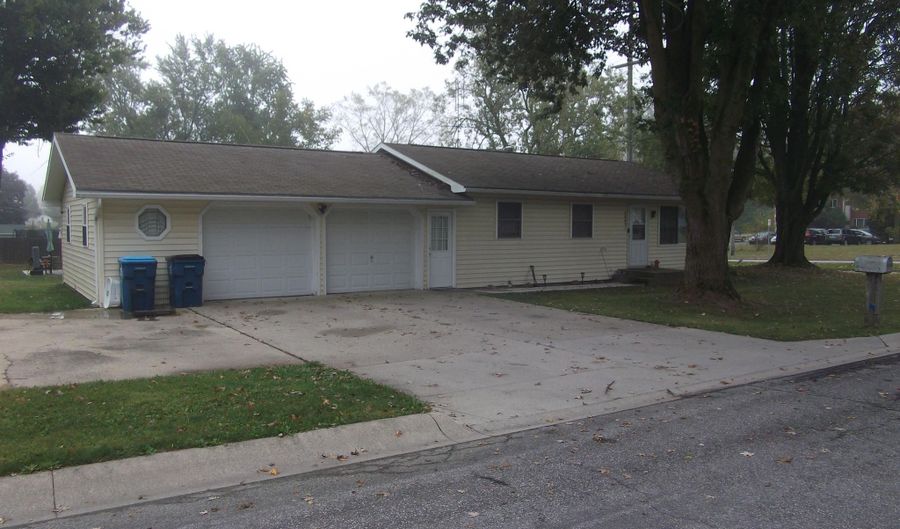1007 S Superior St, Angola, IN 46703 - 3 Beds, 1 Bath