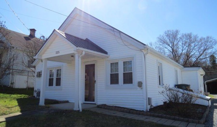 225 Ruth St, Abingdon, VA 24210 - 2 Beds, 1 Bath