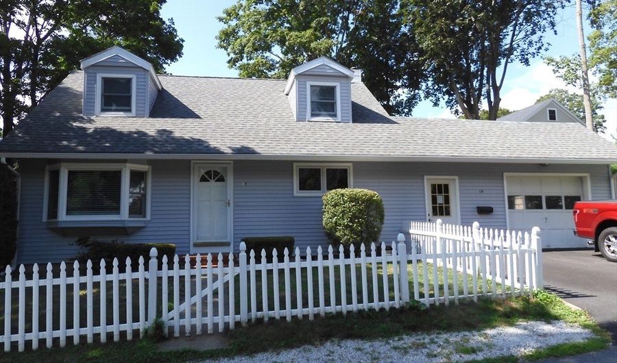 19 Perkins, Amesbury, MA 01913 - 4 Beds, 1 Bath
