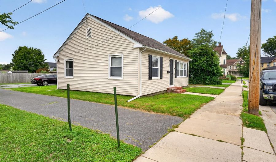 1 E MILBY St, Harrington, DE 19952 - 3 Beds, 1 Bath