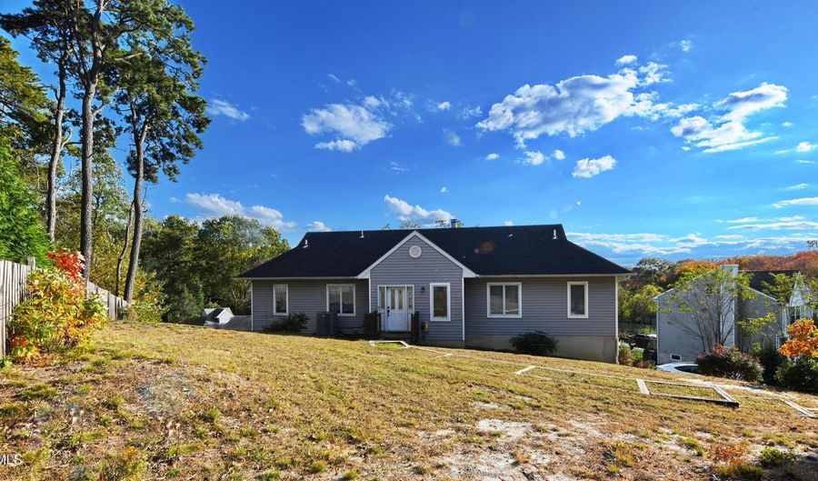 2262 Allenwood Rd, Allenwood, NJ 08720 - 3 Beds, 3 Bath