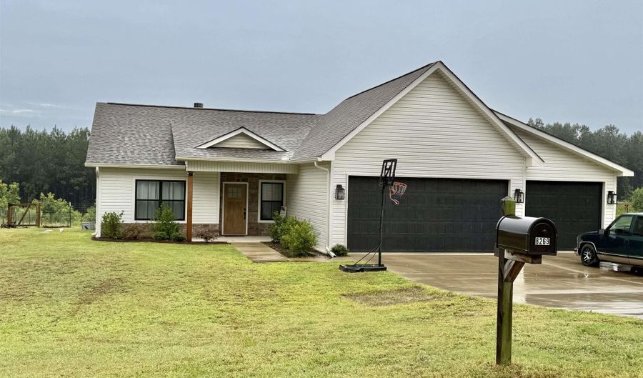 8269 Ore Trl, Bauxite, AR 72011 - 3 Beds, 2 Bath