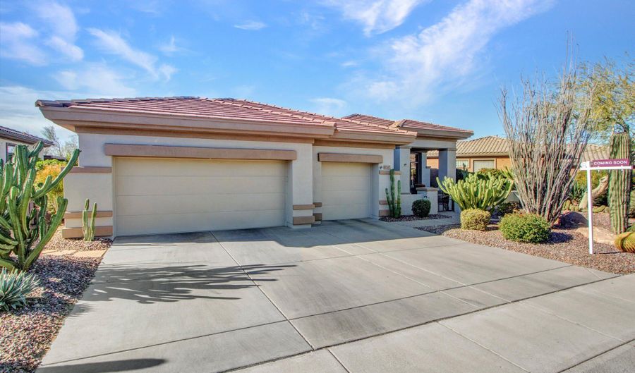 42047 N MOSS SPRINGS Rd, Anthem, AZ 85086 - 2 Beds, 3 Bath