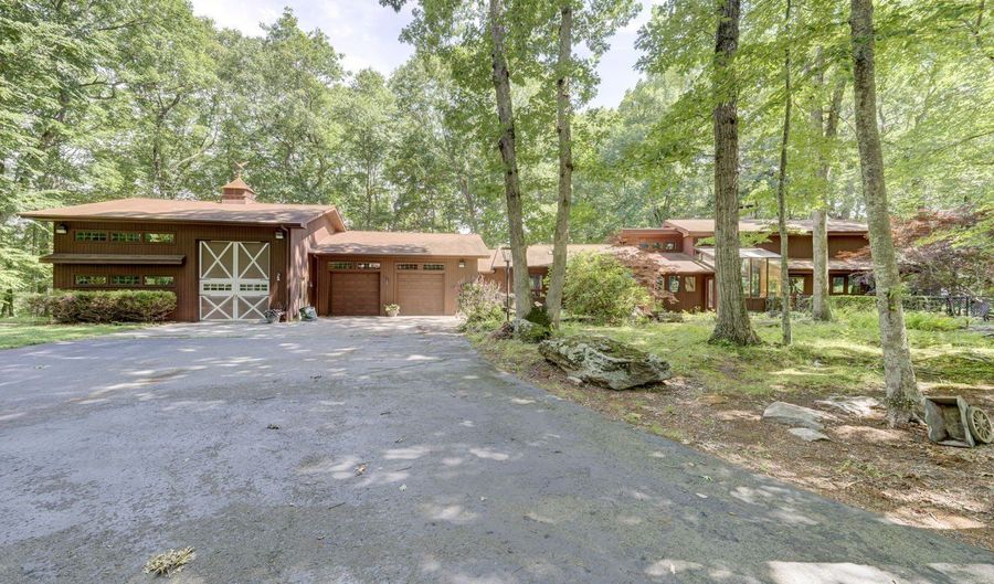 140 Old Willimantic Rd, Columbia, CT 06237 - 3 Beds, 3 Bath