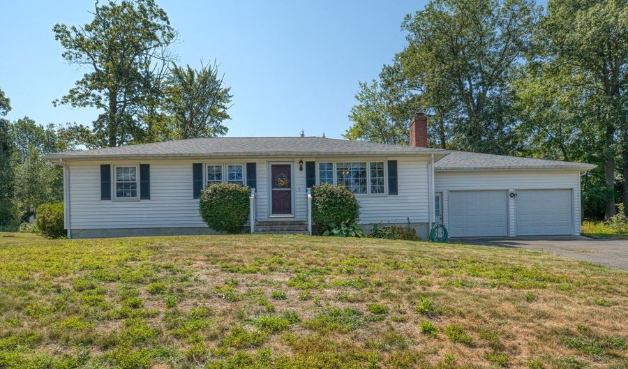 70 Dogwood Ln, Bristol, CT 06010 - 3 Beds, 2 Bath