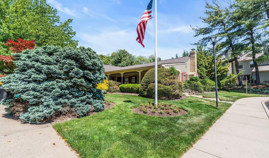242 Perth Hill Ct, Aberdeen, NJ 07747 - 3 Beds, 3 Bath