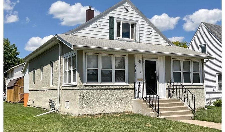 604 8th Ave NW, Austin, MN 55912 - 2 Beds, 2 Bath