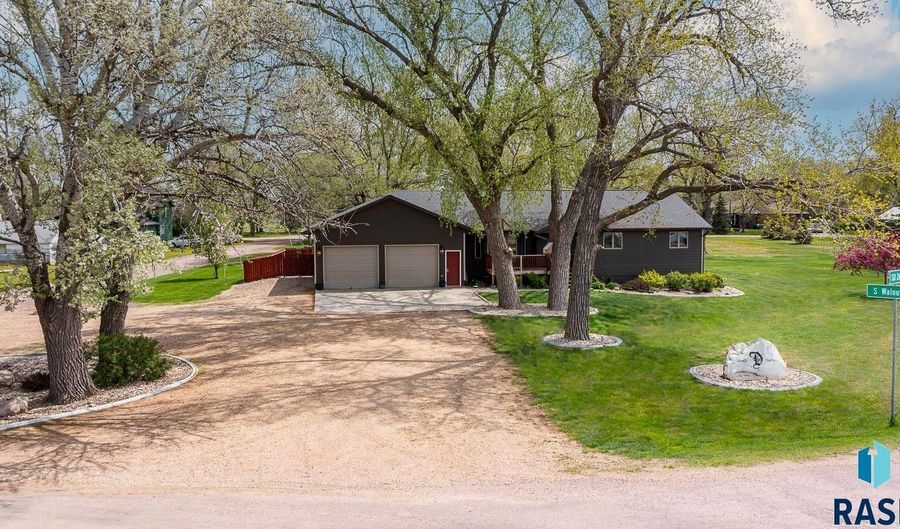 800 SD HWY 262, Bridgewater, SD 57319 - 6 Beds, 3 Bath