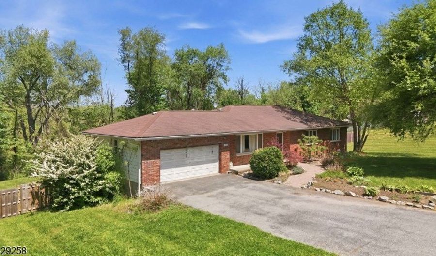 1571 County Rd 565, Alloway, NJ 07461 - 3 Beds, 3 Bath