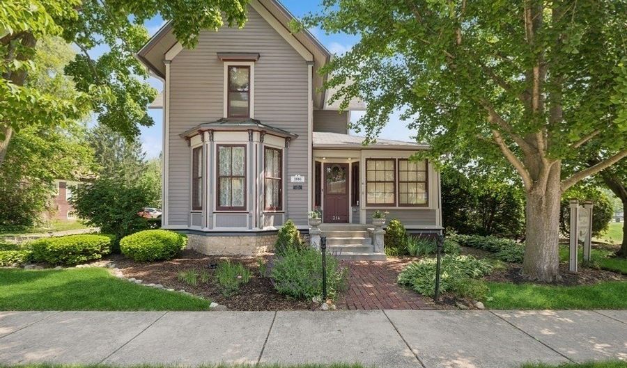 314 Washington St, Algonquin, IL 60102 - 6 Beds, 5 Bath