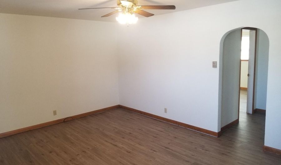 470 W 6th St, Akron, CO 80720 - 4 Beds, 2 Bath