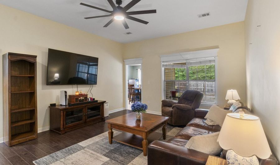 345 Meadow Creek Dr, Benton, AR 72015 - 3 Beds, 2 Bath