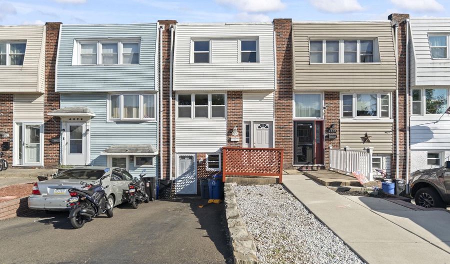 4274 LAWNSIDE Rd, Philadelphia, PA 19154 - 3 Beds, 2 Bath