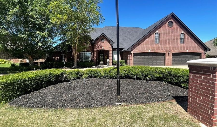 2210 Lakewood Dr, Chickasha, OK 73018 - 4 Beds, 3 Bath