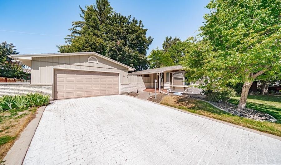 345 Evergreen Dr, Idaho Falls, ID 83401 - 3 Beds, 3 Bath