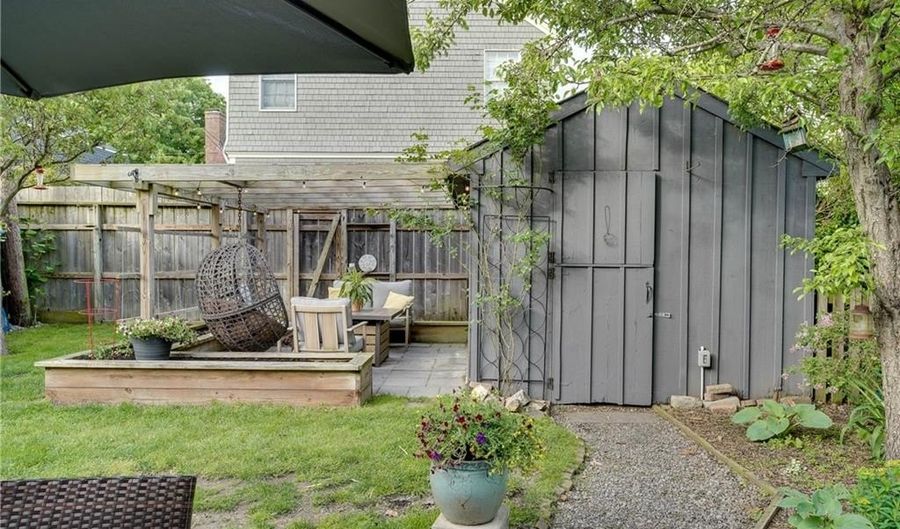 45 Burnside Ave, Newport, RI 02840 - 3 Beds, 2 Bath