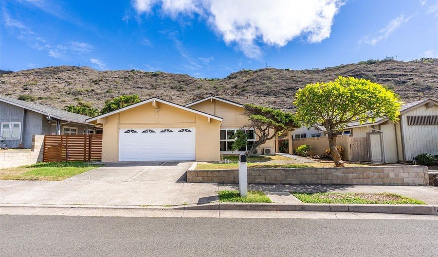 1069 Lunalilo Home Rd, Honolulu, HI 96825 - 6 Beds, 5 Bath