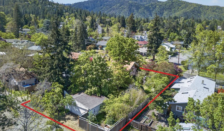 324 Liberty St, Ashland, OR 97520 - 2 Beds, 1 Bath