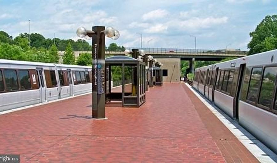120 CAMBRIA Walk, Alexandria, VA 22304 - 4 Beds, 5 Bath