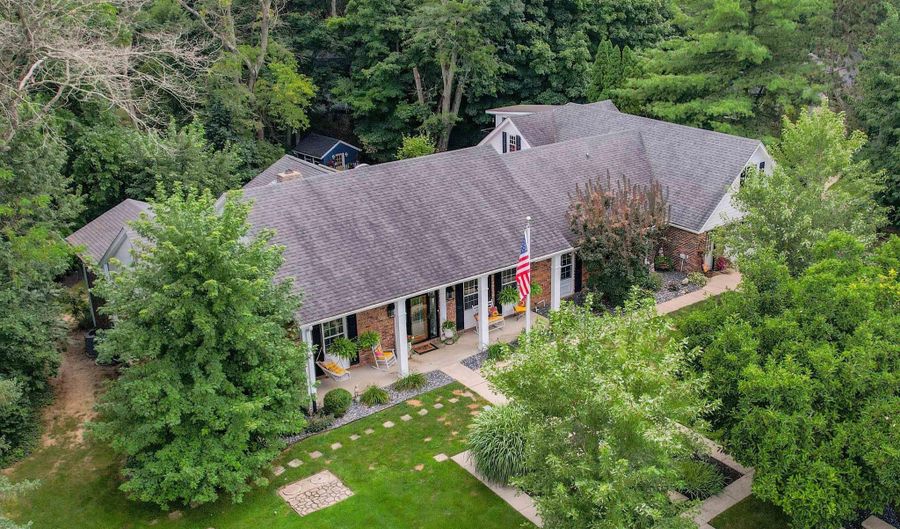 5107 Knollwood Ln, Anderson, IN 46011 - 5 Beds, 6 Bath