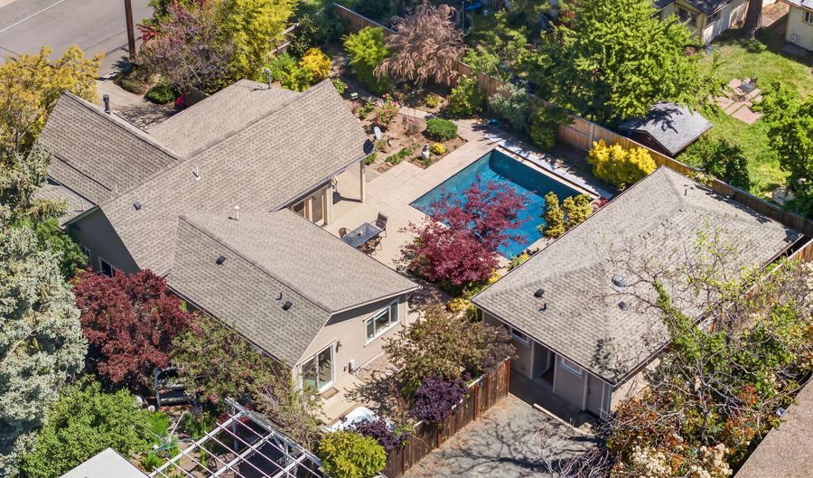 746 C St, Ashland, OR 97520 - 3 Beds, 3 Bath