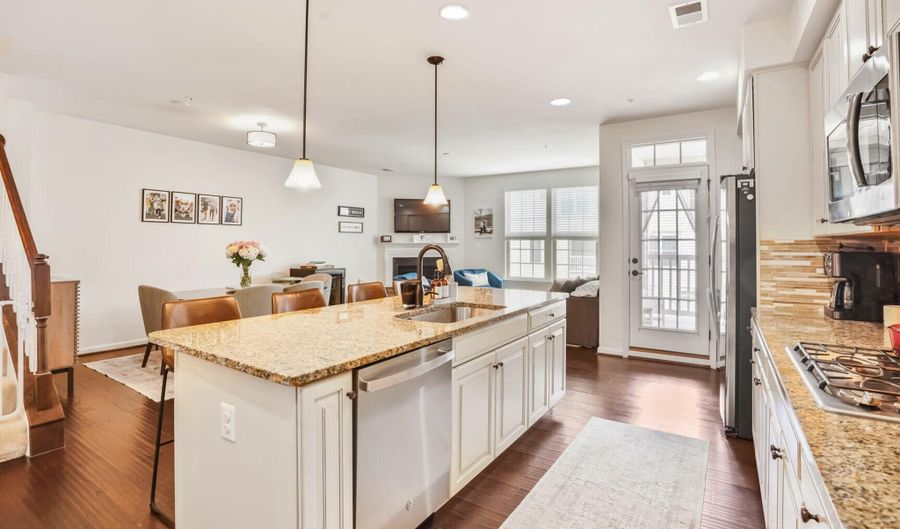 26013 BRAIDED MANE Ter, Aldie, VA 20105 - 3 Beds, 3 Bath