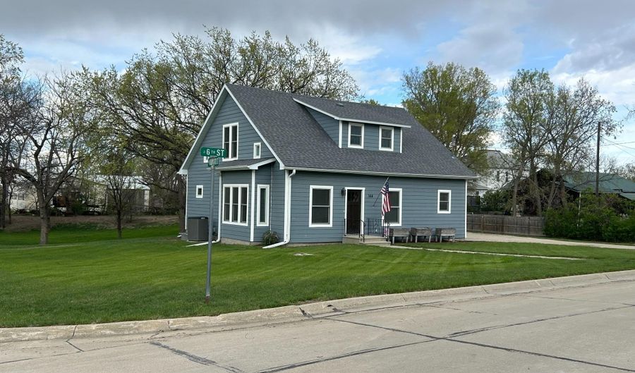 144 W. 6th St, Ainsworth, NE 69210 - 4 Beds, 3 Bath