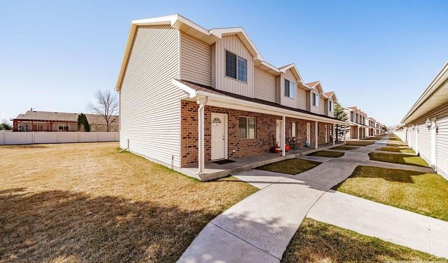 141 Robison Dr, Ammon, ID 83406 - 3 Beds, 2 Bath