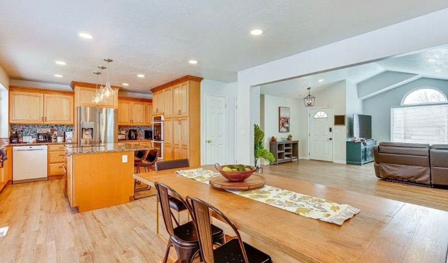 308 WINDSOR N, Centerville, UT 84014 - 6 Beds, 3 Bath