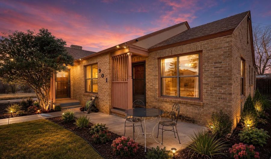 901 E AVENUE B, Alpine, TX 99999 - 3 Beds, 2 Bath
